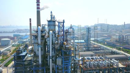 航拍海岸石油冶炼化工厂_3840X2160_高清视频素材下载(编号:2807419)_实拍视频