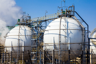 蓝天下的化工厂 发展与环境的平衡